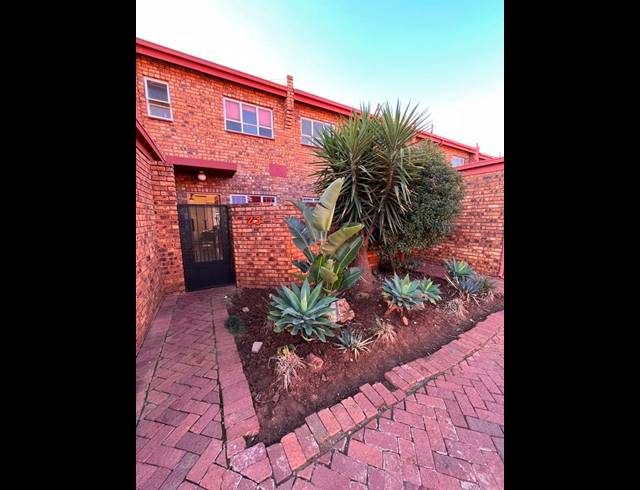 2 BEDROOM DUPLEX FOR SALE IN DORANDIA